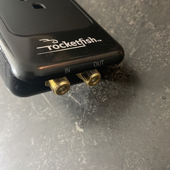 RocketFish RF-HTS100 Surge Protector - Picture 4 of 5